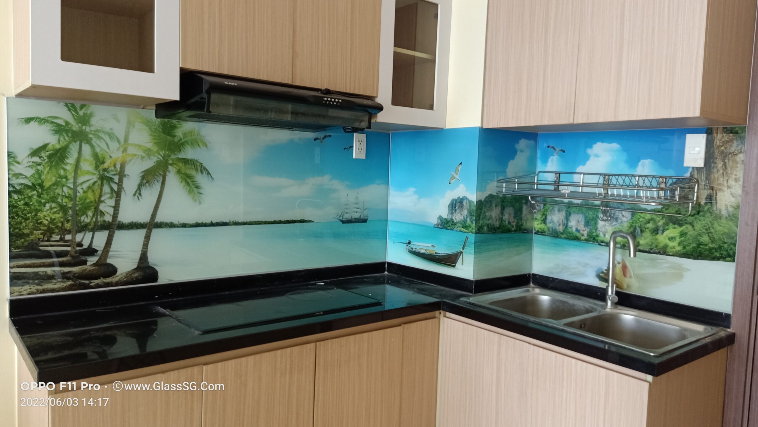 kính ốp bếp 3D phong cảnh in UV chống phai màu